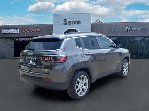 Used 2023 Jeep Compass Latitude AWD/4WD image 7