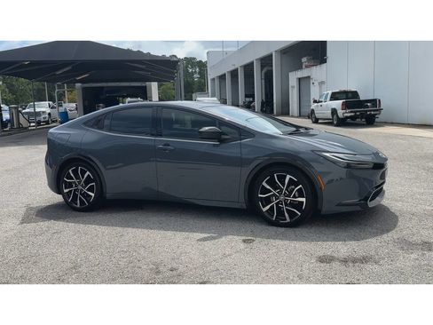 Used 2025 Toyota Prius Plug-In Hybrid FWD image 2