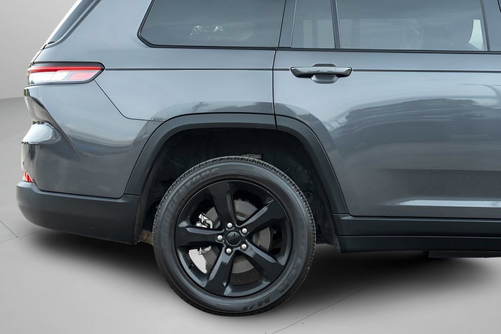 Used 2024 Jeep Grand Cherokee L Laredo RWD image 5