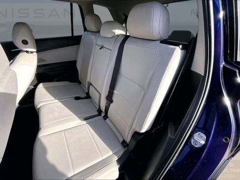 Used 2021 Volkswagen Tiguan SE w/ Panoramic Sunroof Package image 19