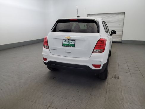 Used 2019 Chevrolet Trax LS w/ Tint and Cruise Package AWD/4WD image 7