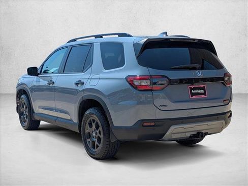 Used 2024 Honda Pilot TrailSport image 8