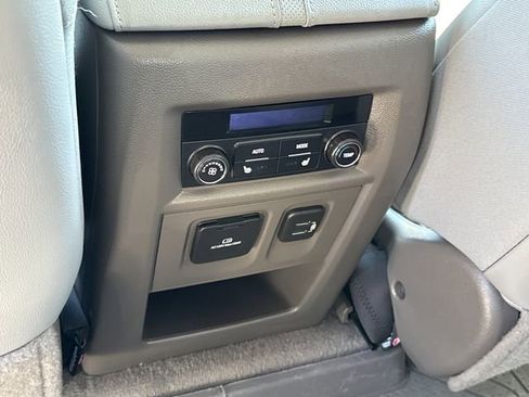 Used 2021 Chevrolet Traverse Premier image 12