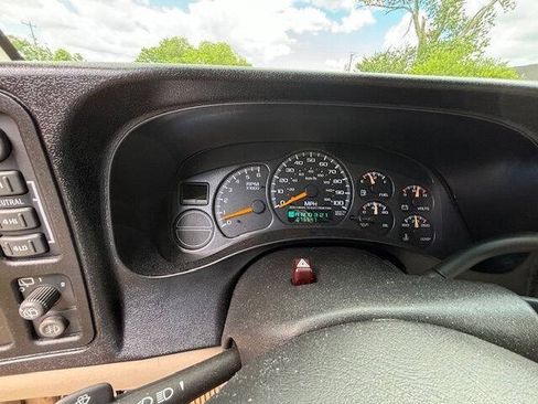 Used 2001 Chevrolet Tahoe 4WD w/ LS Preferred Equipment Group image 12