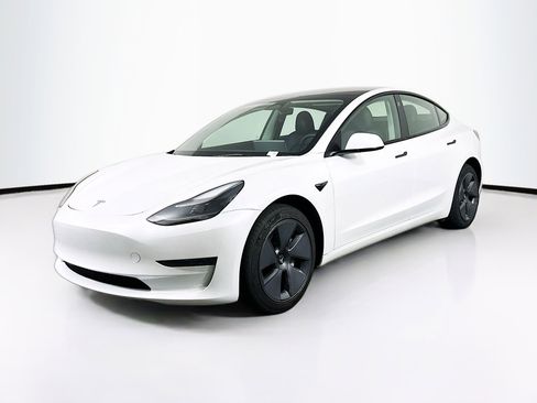 Used 2023 Tesla Model 3 Standard Range RWD image 3