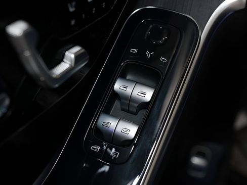 Used 2022 Mercedes-Benz S 500 4MATIC w/ AMG Line Package image 24