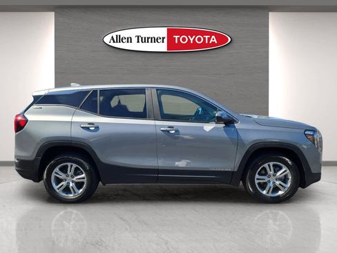 Used 2024 GMC Terrain SLE image 5