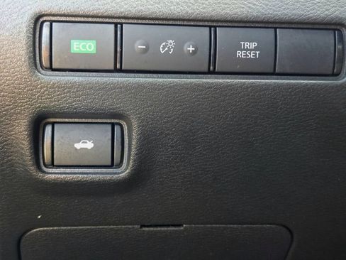 Used 2023 Nissan Sentra SR FWD image 25