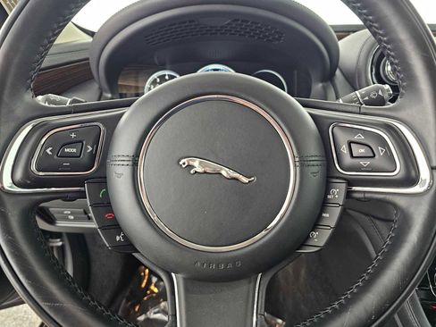 Used 2019 Jaguar XJ R-Sport image 22