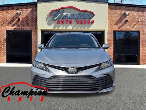 Used 2021 Toyota Camry LE FWD image 10