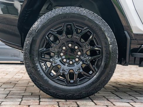 Used 2025 GMC Hummer EV 2X AWD/4WD image 14