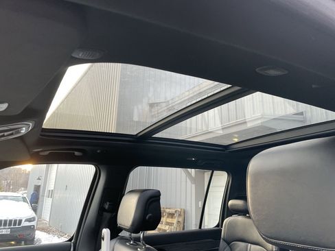 Used 2024 Jeep Wagoneer Series III w/ Premium Group I image 22