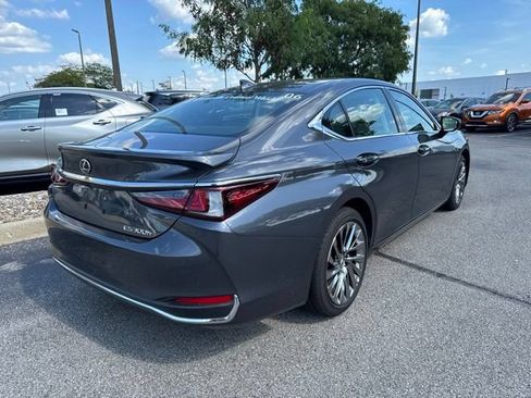 Used 2025 Lexus ES 300h Ultra Luxury w/ Accessory Package (Z1) FWD image 3