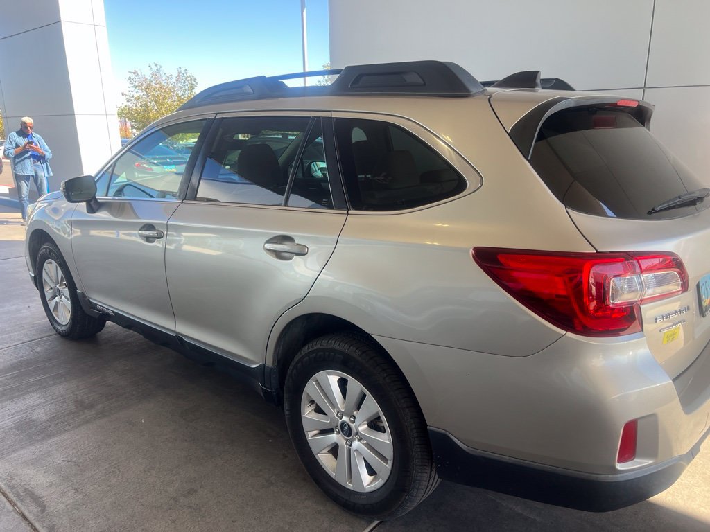 Used 2017 Subaru Outback 2.5i Premium AWD/4WD image 5