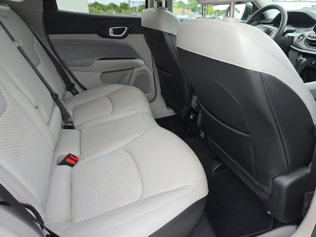 Used 2022 Jeep Compass Latitude FWD image 32
