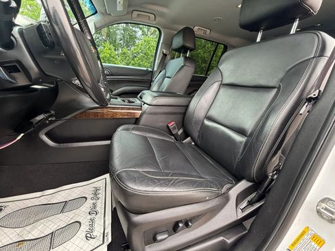 Used 2019 Chevrolet Suburban LT RWD image 24