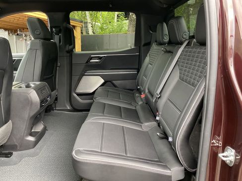 Used 2025 GMC Sierra EV Denali AWD/4WD image 16