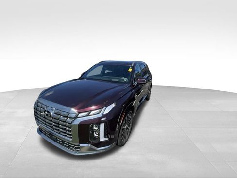 Used 2024 Hyundai Palisade Calligraphy FWD image 3