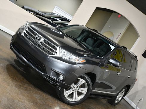 Used 2011 Toyota Highlander Limited w/ Tow Pkg image 78
