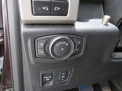 Used 2018 Ford F150 Lariat image 24