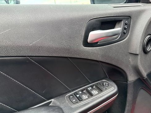 Used 2017 Dodge Charger SXT w/ Plus Group RWD image 9