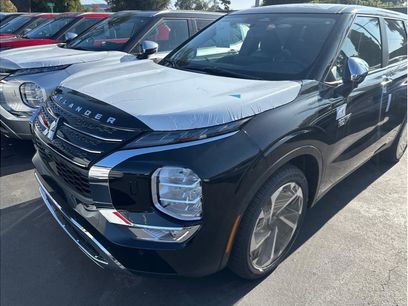 Used 2025 Mitsubishi Outlander SE