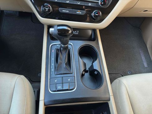 Used 2015 Kia Sedona LX w/ LX Convenience Package FWD image 24