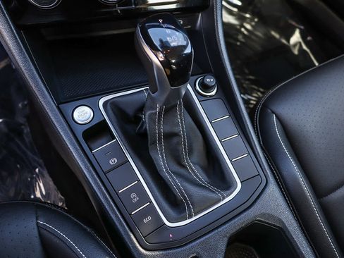 Used 2024 Volkswagen Jetta SE image 20