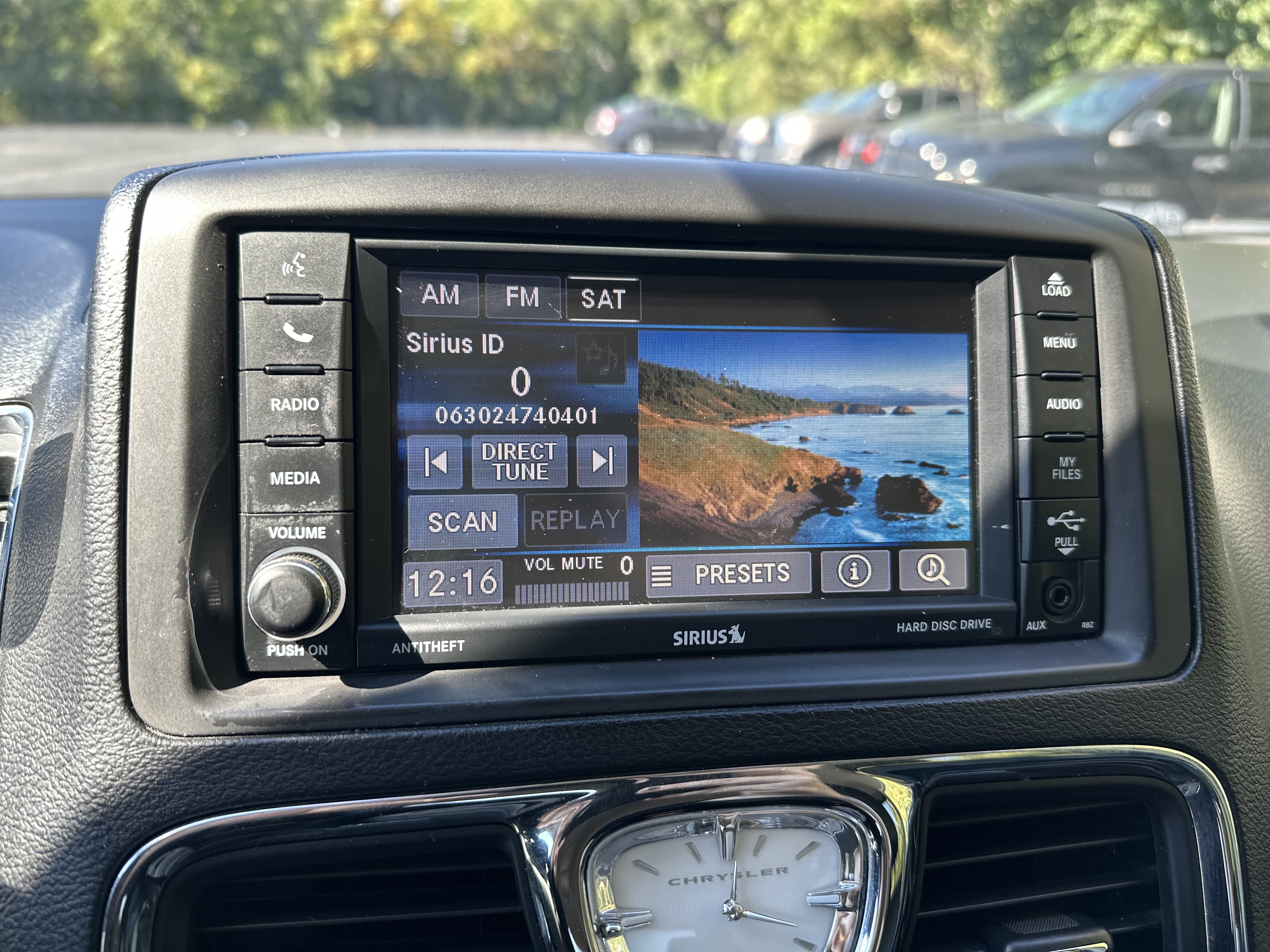 Used 2015 Chrysler Town & Country Touring w/ Driver Convenience Group FWD image 18