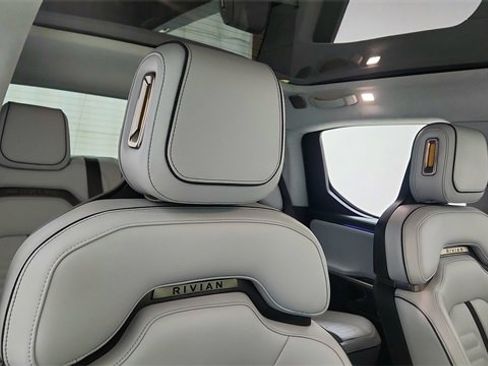 Used 2023 Rivian R1T Adventure image 23