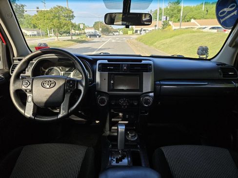 Used 2018 Toyota 4Runner SR5 AWD/4WD image 20