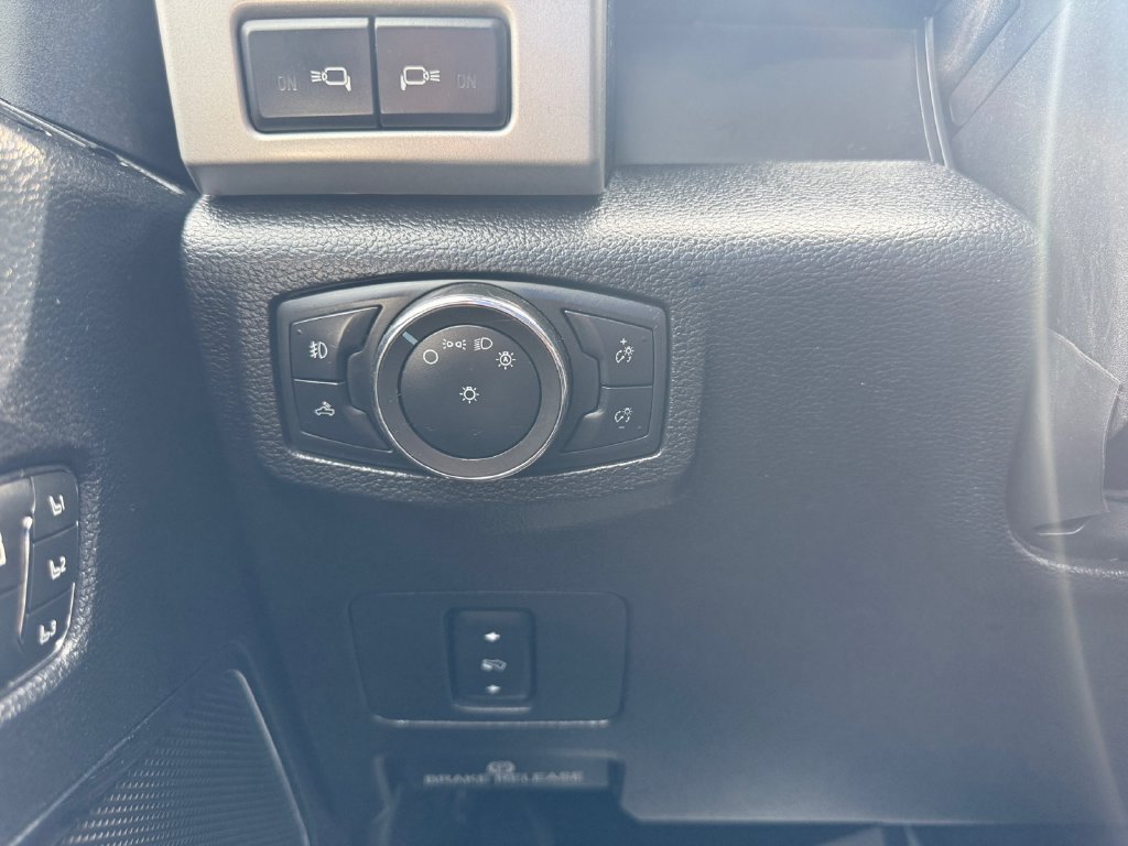 Used 2020 Ford F350 Lariat w/ Lariat Value Package AWD/4WD image 34