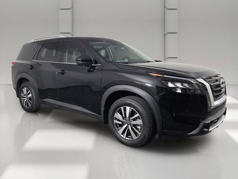 Used 2025 Nissan Pathfinder SL FWD image 2