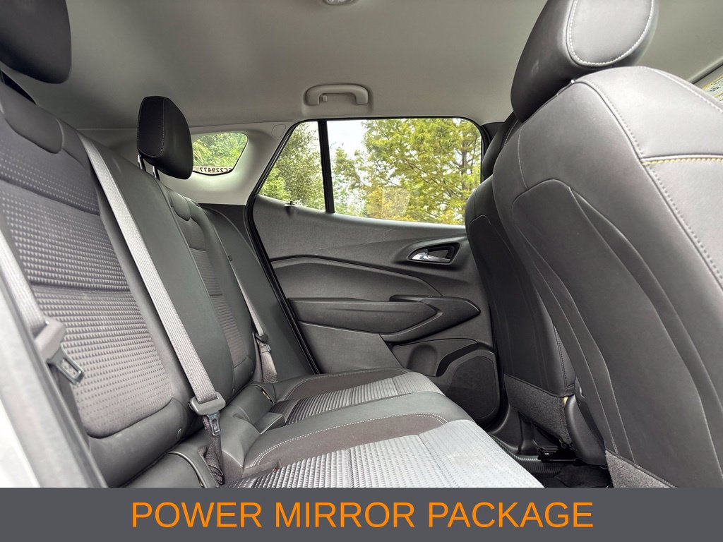 Used 2025 Chevrolet Trax LT FWD image 8