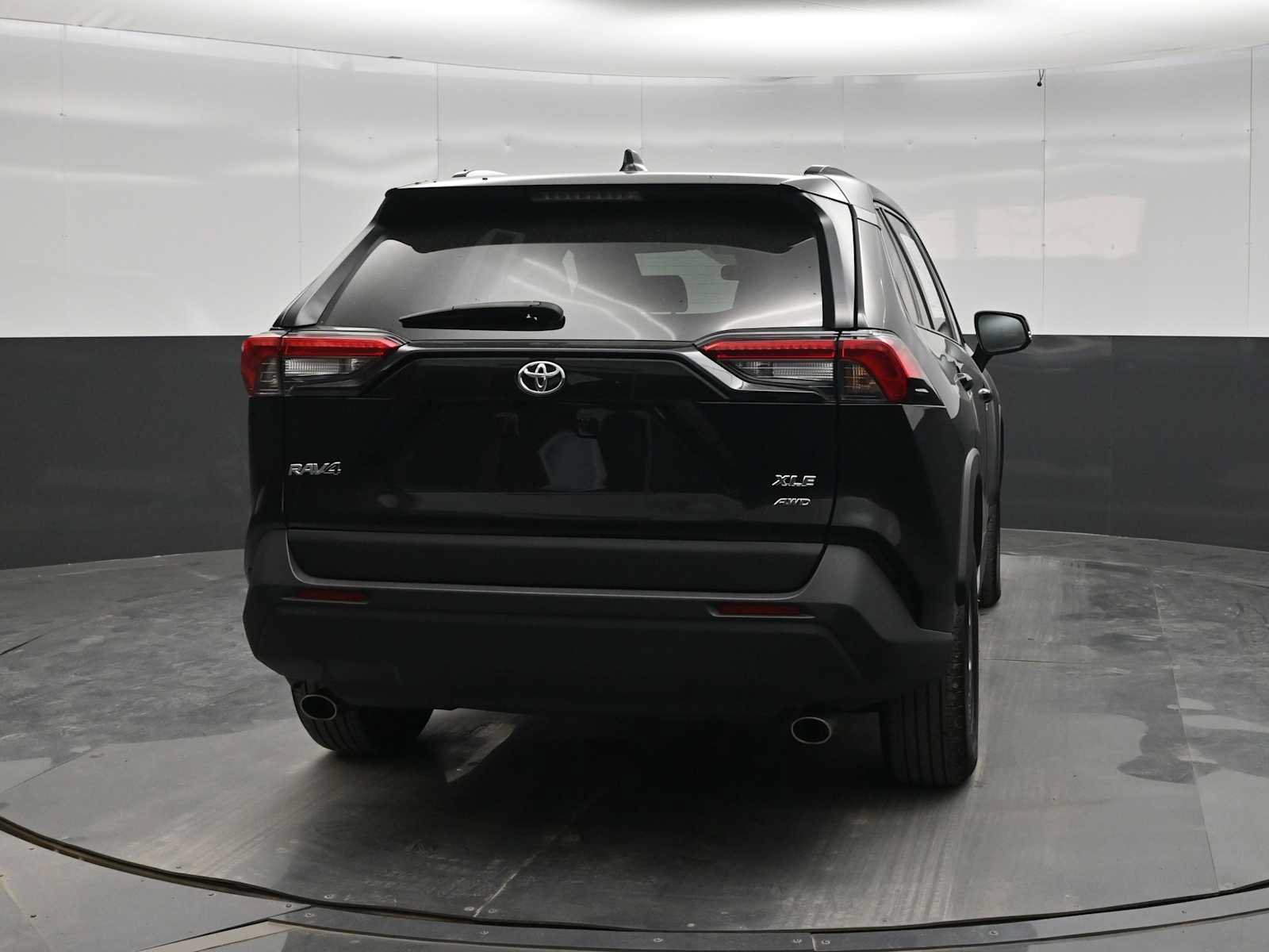 Used 2025 Toyota RAV4 XLE AWD/4WD image 6