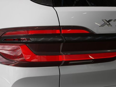 Used 2026 BMW X7 xDrive40i w/ Premium Package image 35