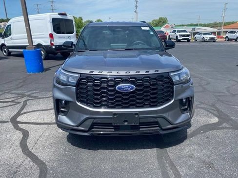 Used 2025 Ford Explorer ST-Line w/ ST-Line Street Pack AWD/4WD image 7