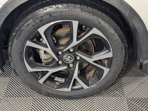 Used 2019 Toyota C-HR XLE FWD image 8