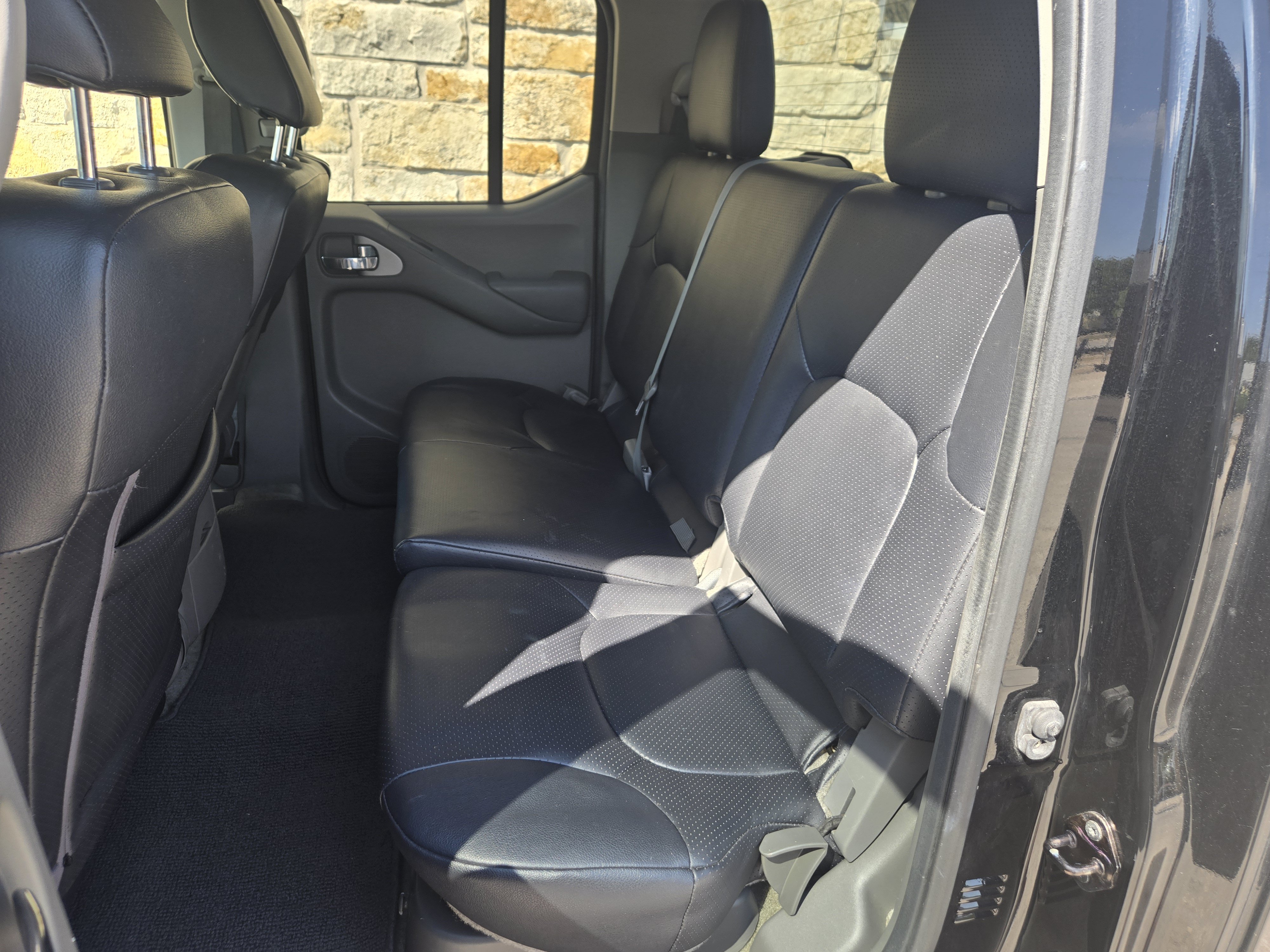 Used 2013 Nissan Frontier SV w/ SV Value Truck Pkg RWD image 7