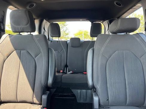 Used 2019 Chrysler Pacifica Touring Plus w/ S Appearance Package FWD image 28