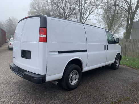 Used 2021 Chevrolet Express 3500 w/ Driver Convenience Package RWD image 10