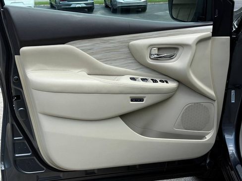 Used 2016 Nissan Murano Platinum w/ Platinum Technology Package FWD image 11
