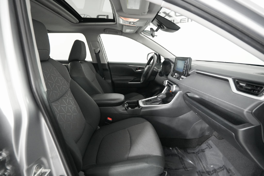 Used 2019 Toyota RAV4 XLE AWD/4WD image 19
