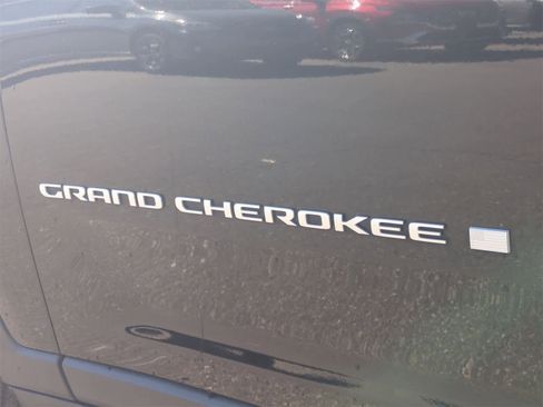 Used 2024 Jeep Grand Cherokee L Limited w/ Luxury Tech Group II image 13