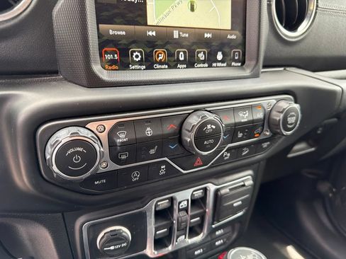 Used 2019 Jeep Wrangler Unlimited Sahara AWD/4WD image 24