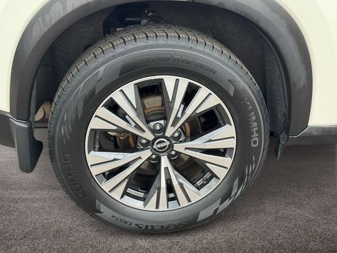 Used 2023 Nissan Rogue SV FWD image 9