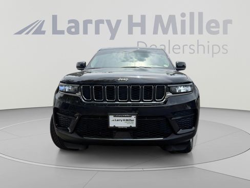 Used 2023 Jeep Grand Cherokee Laredo AWD/4WD image 8