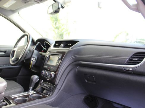 Used 2015 Chevrolet Traverse LT image 18
