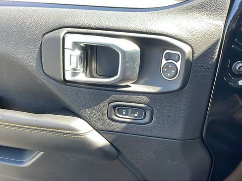 Used 2024 Jeep Wrangler Unlimited Sahara w/ Technology Group AWD/4WD image 28