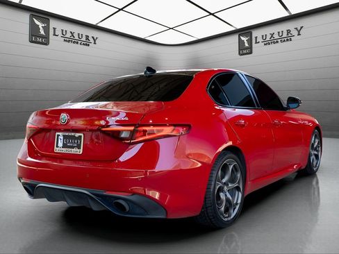 Used 2022 Alfa Romeo Giulia Veloce RWD image 8